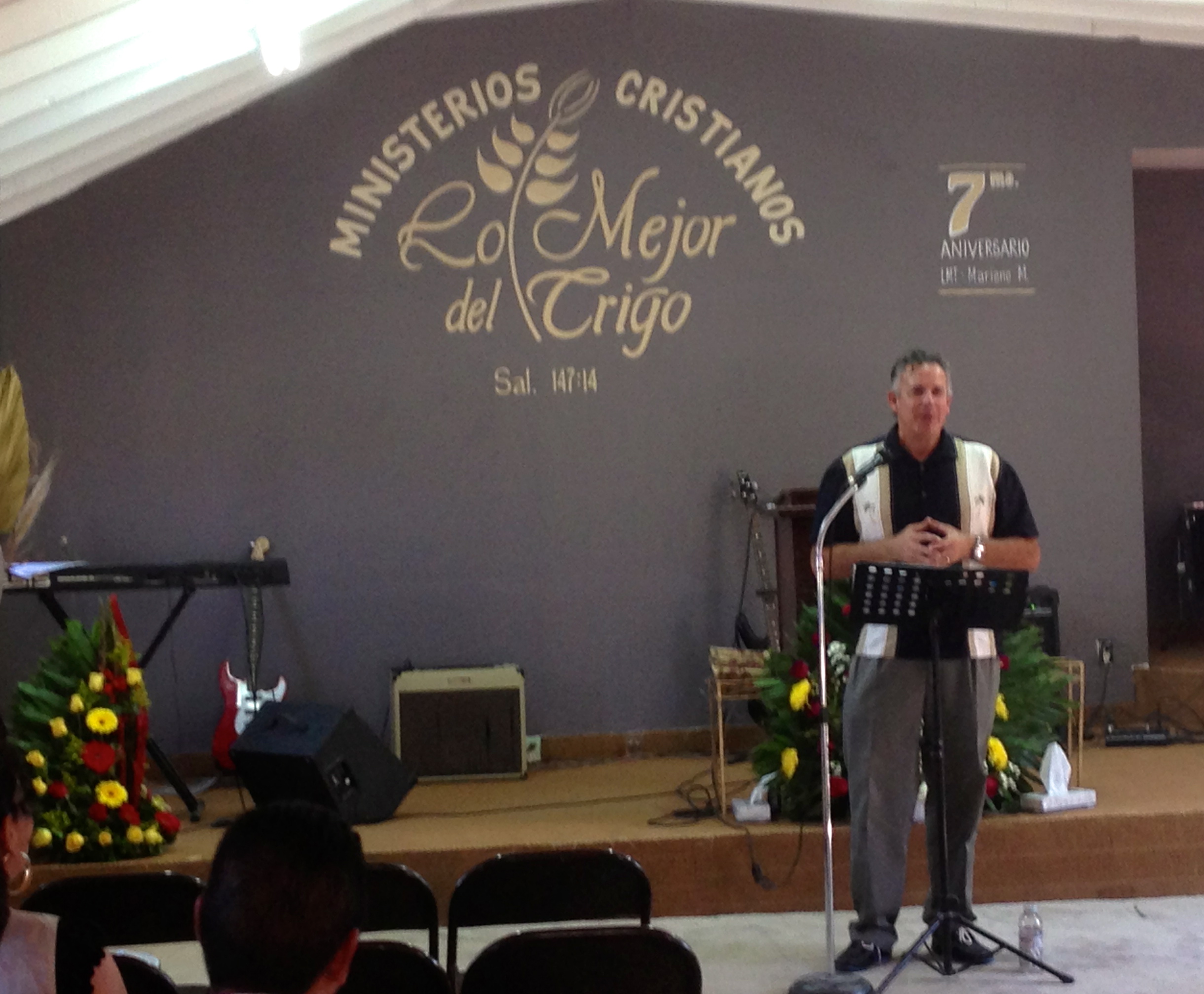 Dave preaching at Lo Mejor del Trigo