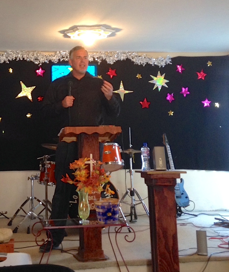 Dave preaching in El Niño parte alto