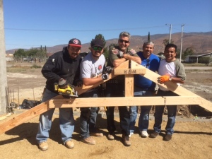 Rodrigo Vallarta, Tury Nuñez, Scott Griffis, Daniel Nuñez and Ivan Casados getting the roof beams ready